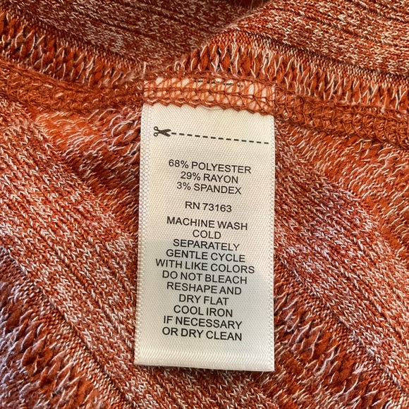 Tunic sweater with 3/4 length sleeves by Cable & Gauge, size Small - Picture 6 of 6